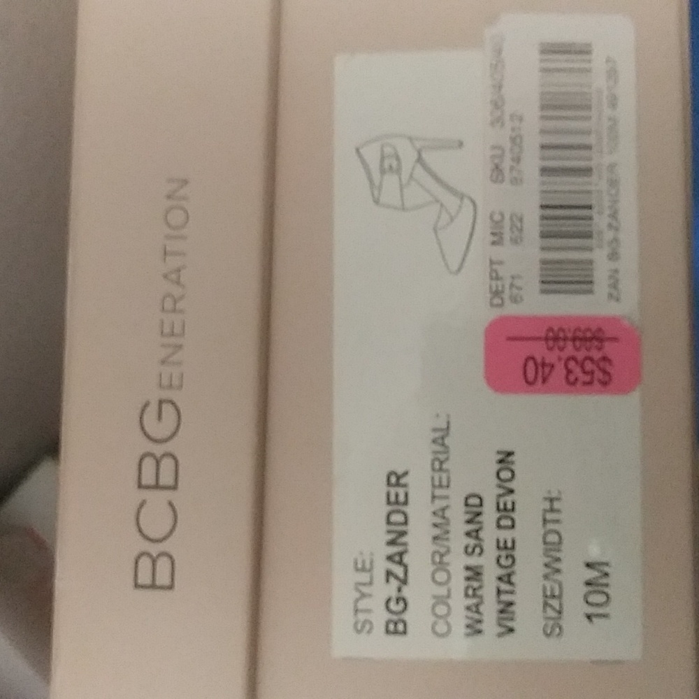 NWT ladies leather pumps. - Picture 9 of 9
